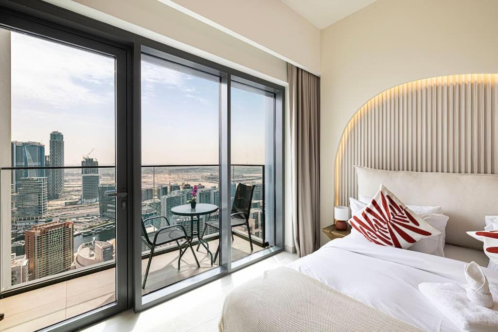 Lux - Super High Floor I 1 Min Mall Apartment Dubai