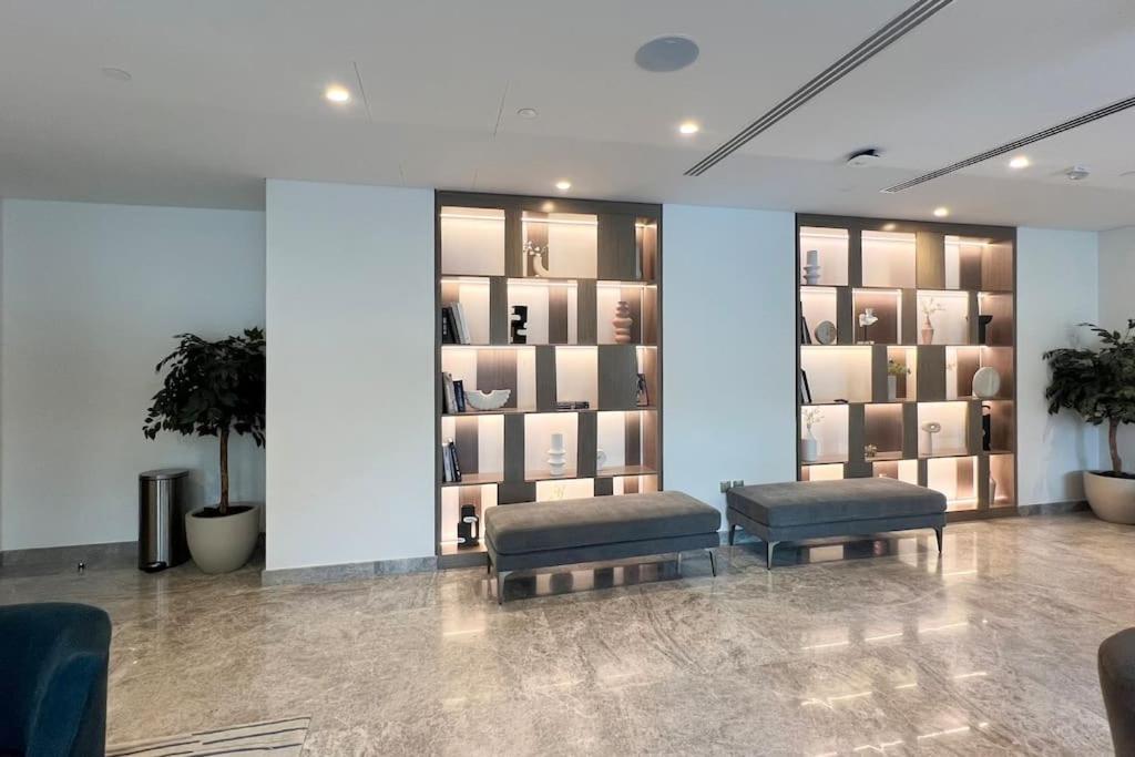 Apartment Lux - Super High Floor I 1 Min Mall Dubai