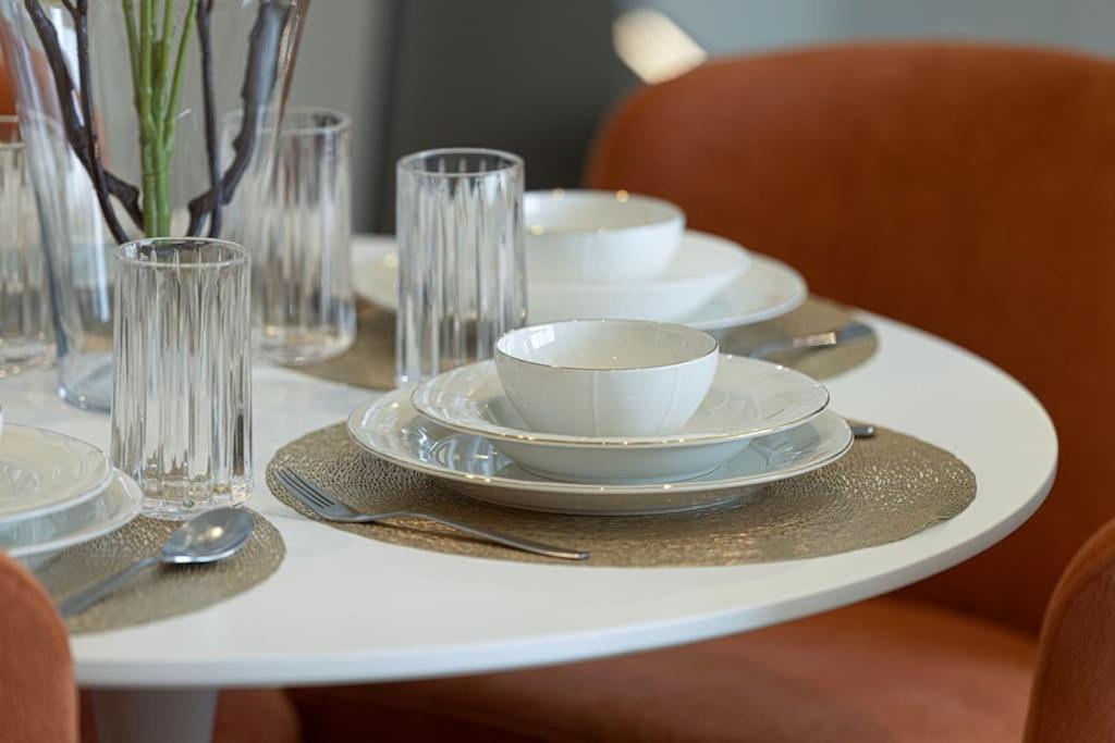 Apartment Lux - Super High Floor I 1 Min Mall *
