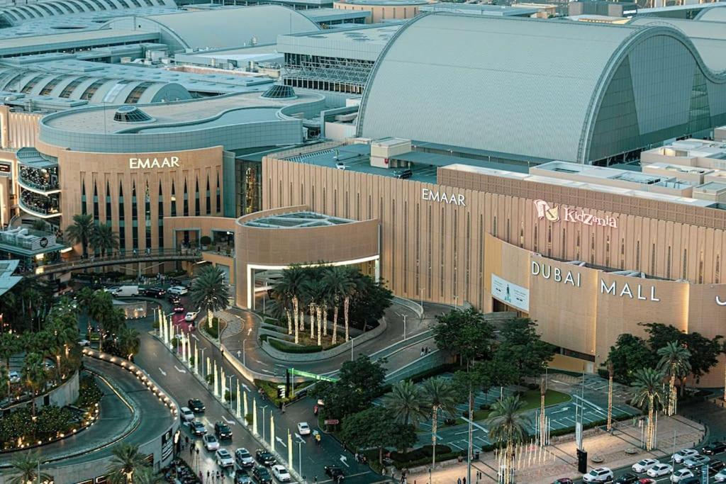Lux - Super High Floor I 1 Min Mall Apartment Dubai
