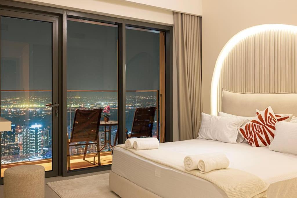 Lux - Super High Floor I 1 Min Mall Apartment Dubai