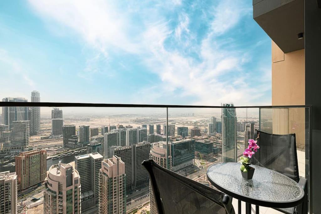 Lux - Super High Floor I 1 Min Mall Apartment Dubai