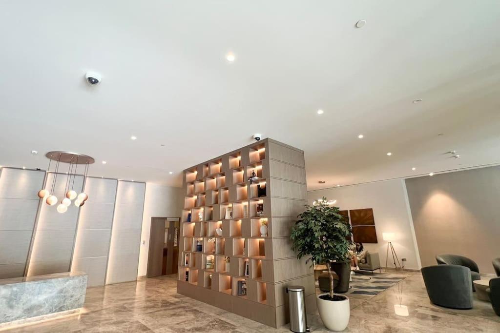 Lux - Super High Floor I 1 Min Mall *