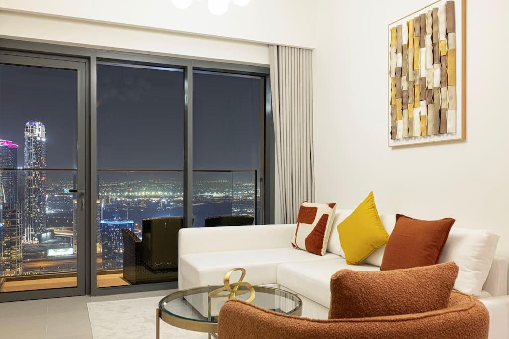 Apartment Lux - Super High Floor I 1 Min Mall *