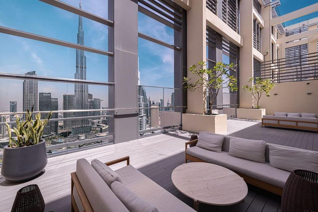 Lux - Super High Floor I 1 Min Mall * Dubai