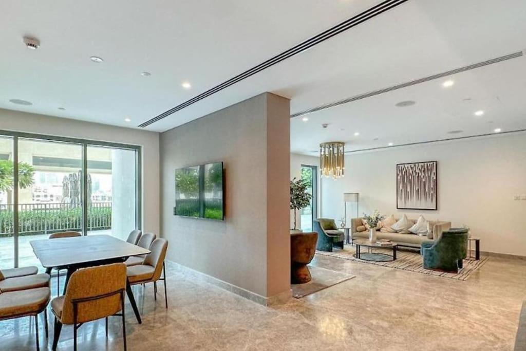 Lux - Super High Floor I 1 Min Mall Apartment Dubai